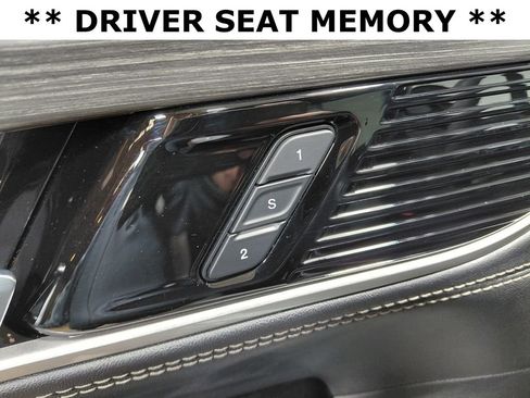 Certified 2024 Jeep Wagoneer L Series III w/ Flexible Seating Group AWD/4WD image 8