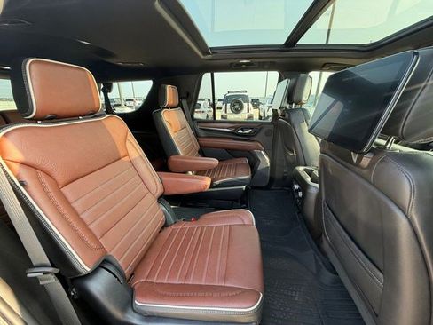 Used 2023 GMC Yukon Denali Ultimate AWD/4WD image 17