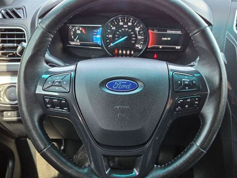 Used 2016 Ford Explorer XLT w/ Equipment Group 202A FWD image 27
