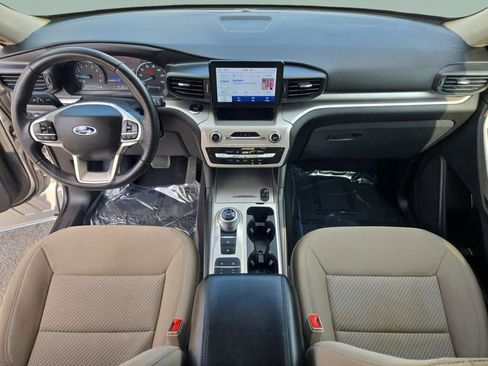 Used 2022 Ford Explorer XLT image 18