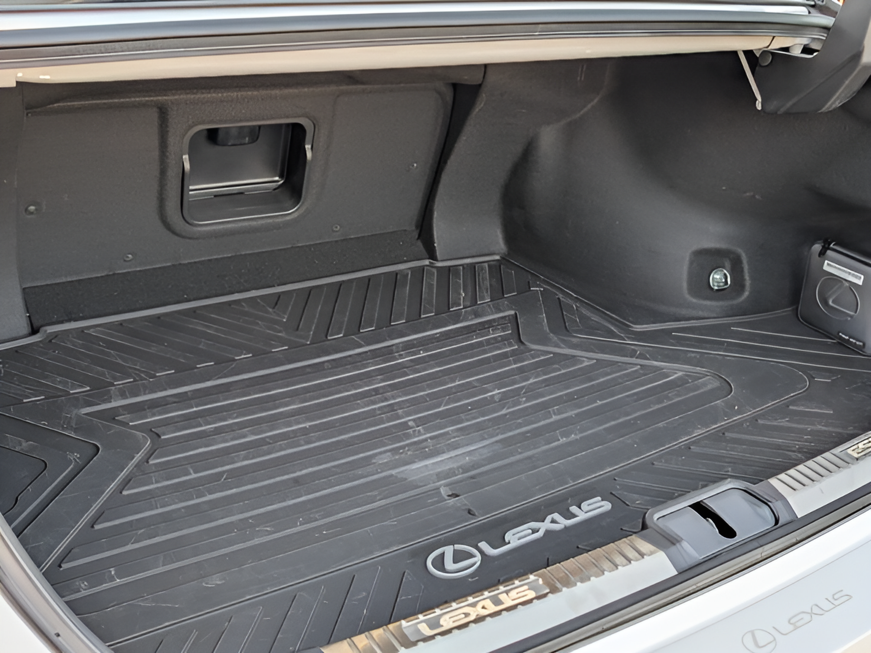 Certified 2024 Lexus ES 350 w/ Premium Package FWD image 12