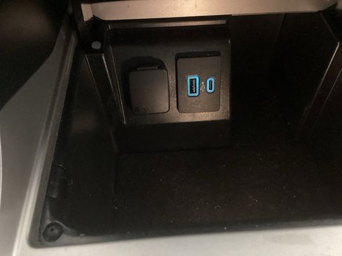 Used 2023 Ford Explorer XLT w/ Equipment Group 202A image 31