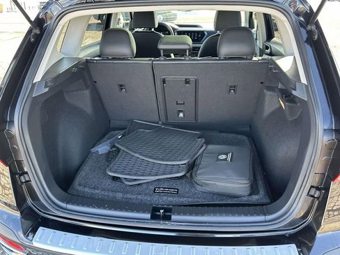 Used 2022 Volkswagen Taos SE w/ Panoramic Sunroof Package image 13