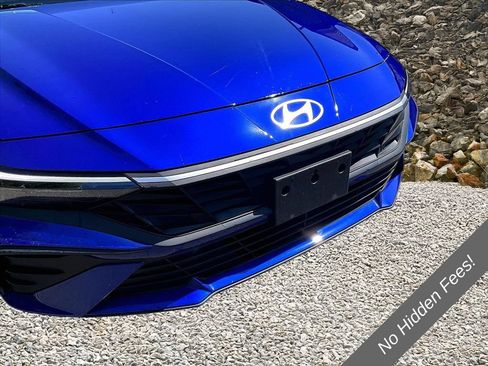 Used 2025 Hyundai Elantra SE FWD image 24