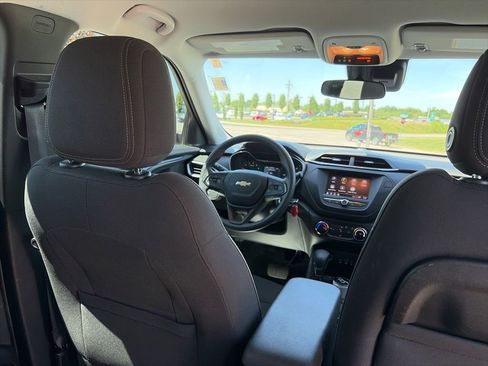 Used 2021 Chevrolet TrailBlazer LS w/ LPO, Blackout Package FWD image 33