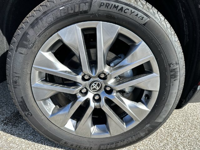 Used 2025 Toyota RAV4 XLE Premium AWD/4WD image 28