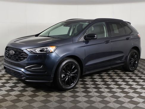 Used 2022 Ford Edge SE w/ Black Appearance Package image 5