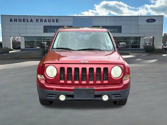 Used 2019 Jeep Cherokee Latitude Plus FWD image 2