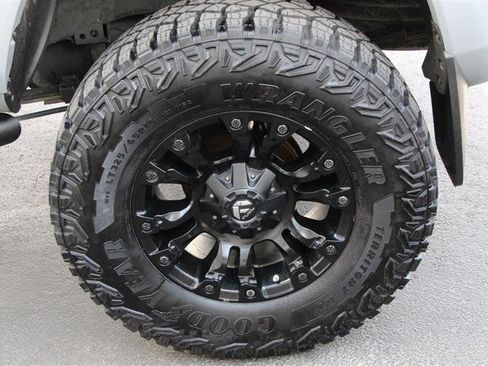 Used 2018 Toyota Tacoma TRD Sport w/ Technology Package AWD/4WD image 39