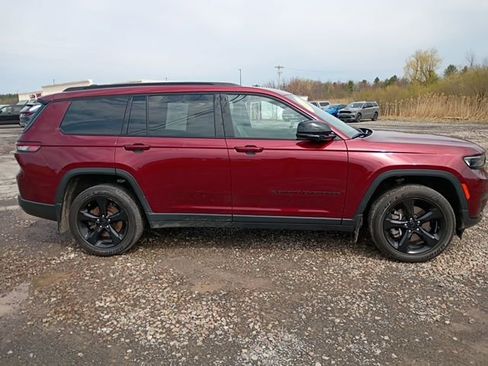 Used 2023 Jeep Grand Cherokee L Laredo image 5