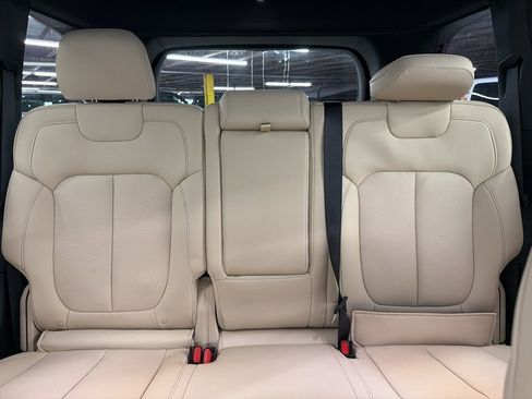 New 2026 Jeep Grand Cherokee Limited w/ Luxury Tech Group II RWD image 15