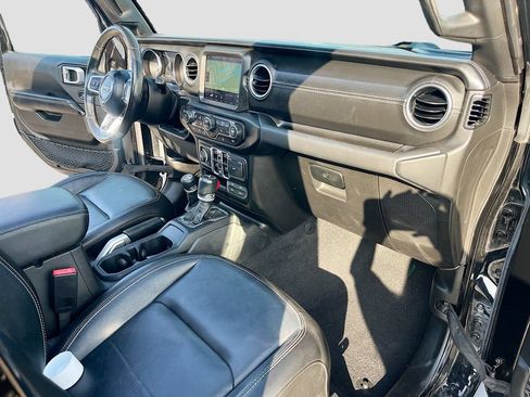 Used 2022 Jeep Wrangler Unlimited Sahara w/ Cold Weather Group AWD/4WD image 33