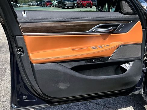 Used 2019 BMW 750i image 26