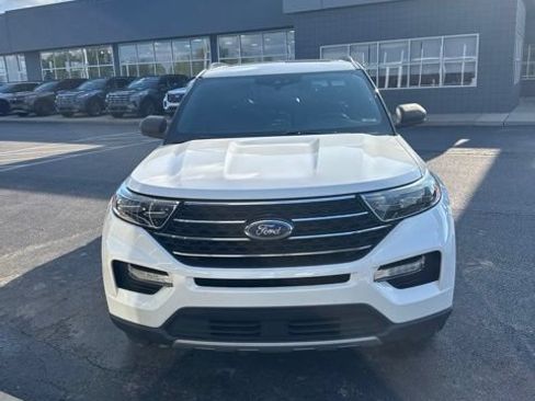 Used 2020 Ford Explorer XLT w/ Equipment Group 202A AWD/4WD image 3