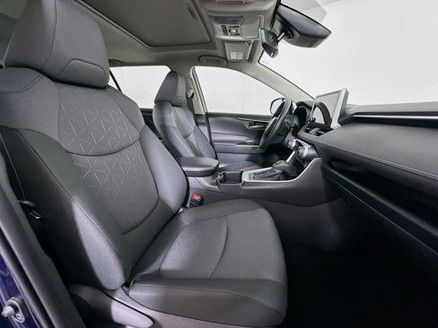 Used 2025 Toyota RAV4 XLE w/ Convenience Package image 31