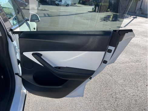 Used 2020 Tesla Model Y Long Range image 17