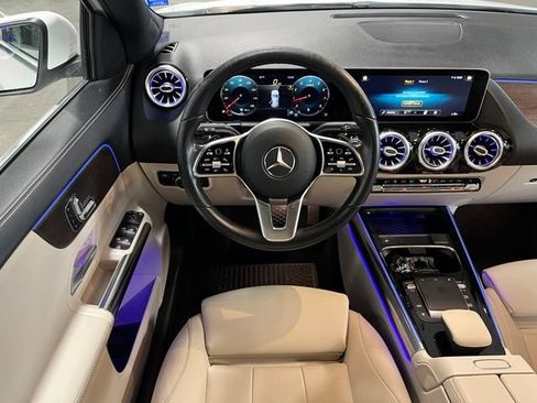 Used 2021 Mercedes-Benz GLA 250 4MATIC w/ Premium Package image 18