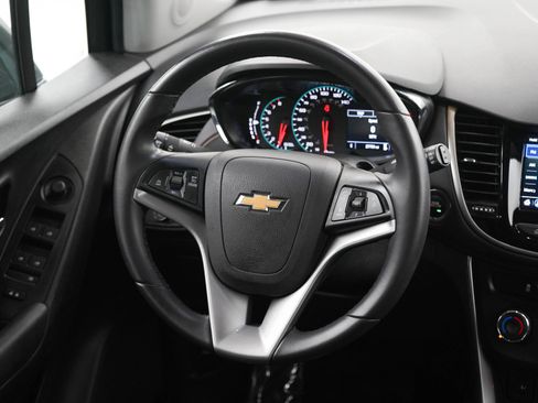 Used 2020 Chevrolet Trax LT w/ LT Convenience Package AWD/4WD image 14