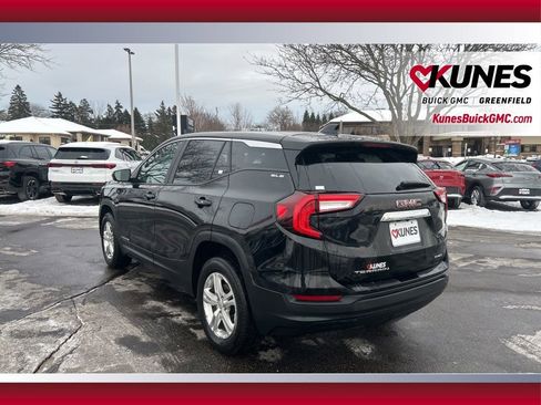 Used 2024 GMC Terrain SLE image 9