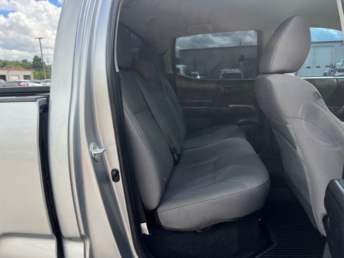 Used 2022 Toyota Tacoma SR5 w/ Technology Package AWD/4WD image 31