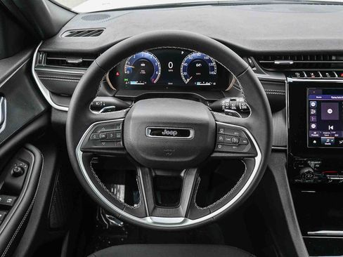 New 2025 Jeep Grand Cherokee L Laredo image 21