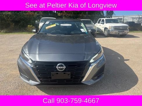 Used 2025 Nissan Altima 2.5 SV FWD image 2