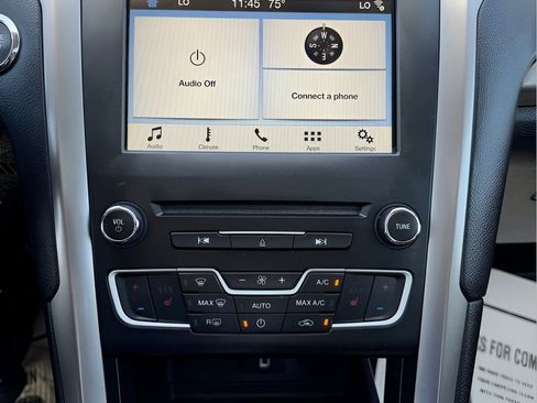 Used 2018 Ford Fusion SE w/ Fusion SE Technology Package FWD image 25