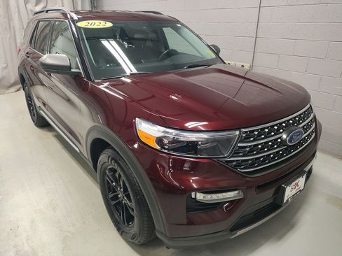 Used 2022 Ford Explorer XLT w/ Equipment Group 202A image 5