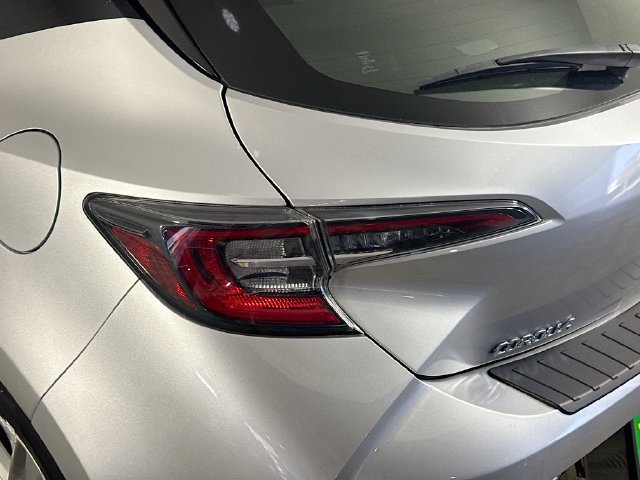 Used 2022 Toyota Corolla SE w/ SE Preferred Package FWD image 35