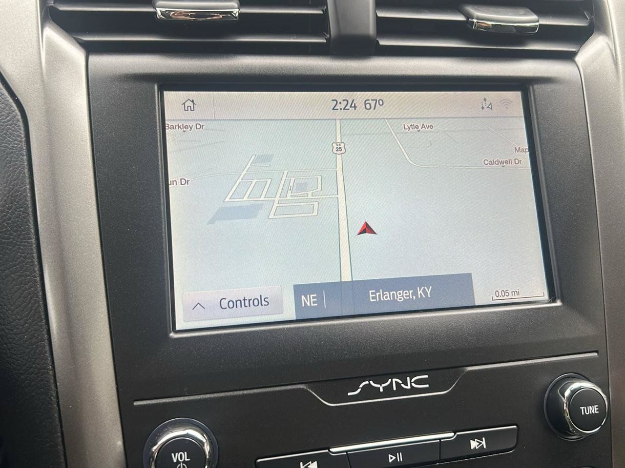 Used 2020 Ford Fusion SE FWD image 14