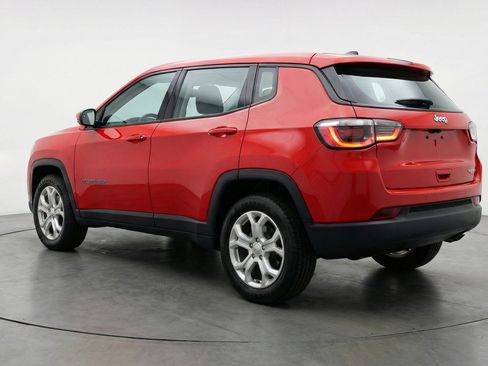 Used 2025 Jeep Compass Latitude image 6