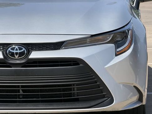 Used 2025 Toyota Corolla LE FWD image 9