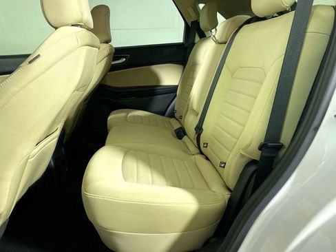 Used 2022 Ford Edge SE image 20