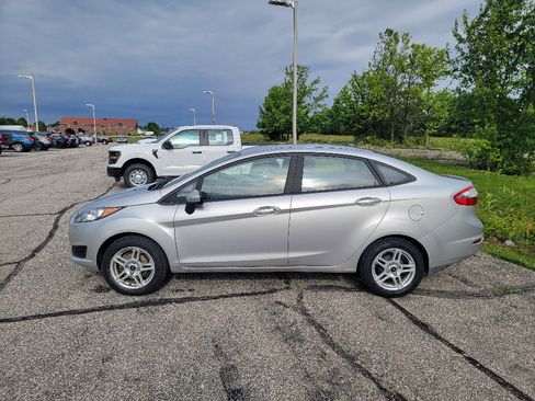 Used 2019 Ford Fiesta SE FWD image 5
