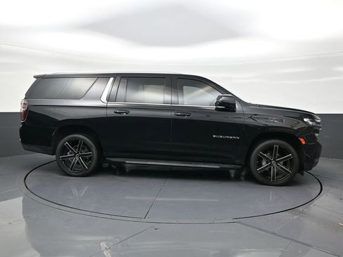 Used 2023 Chevrolet Suburban LT w/ LT Signature Package image 6