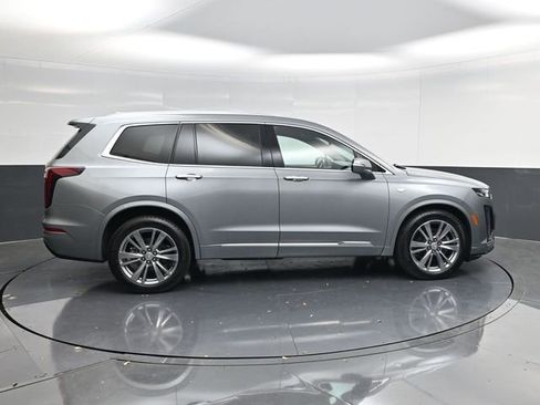 Used 2023 Cadillac XT6 Premium Luxury image 2