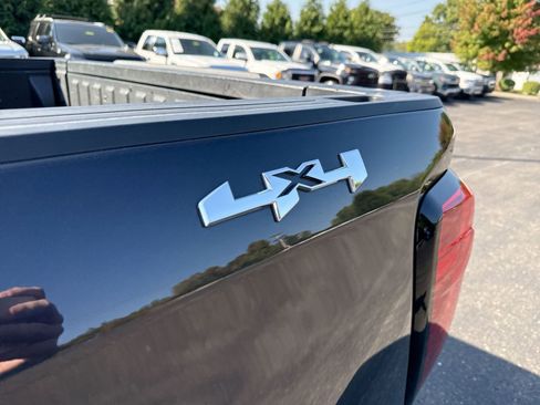 Used 2025 GMC Sierra 1500 SLT image 24