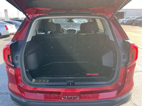 Used 2024 GMC Terrain SLE w/ Driver Convenience Package image 7