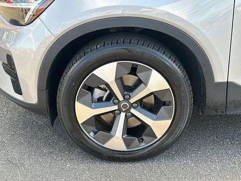 Used 2024 Volvo XC40 B5 Core image 11