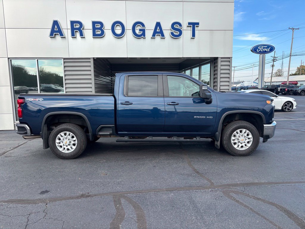 Used 2022 Chevrolet Silverado 2500 LT w/ Convenience Package AWD/4WD image 4