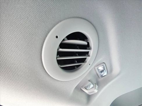 Used 2021 Ford Explorer XLT image 16