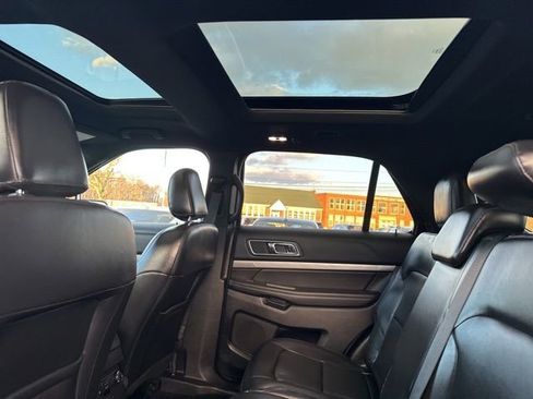 Used 2019 Ford Explorer XLT w/ Equipment Group 202A image 19