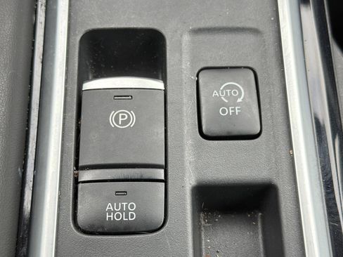 Certified 2025 Nissan Pathfinder SV FWD image 8