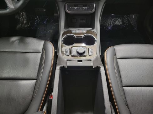 Used 2023 GMC Acadia AT4 image 17