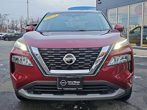 Certified 2021 Nissan Rogue SV image 2