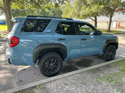 Used 2025 Toyota 4Runner SR5 AWD/4WD image 6