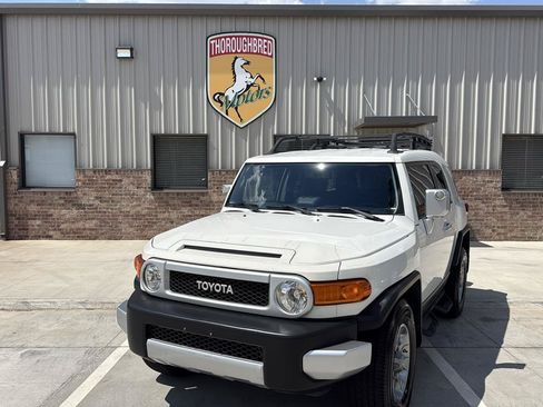 Used 2012 Toyota FJ Cruiser 2WD w/ Upgrade Pkg image 3