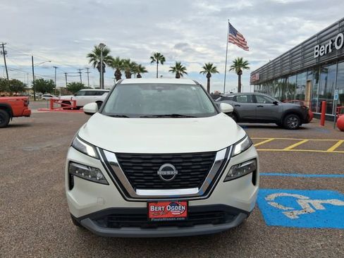 Used 2023 Nissan Rogue SV image 2