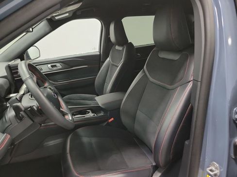 Used 2025 Ford Explorer ST image 39