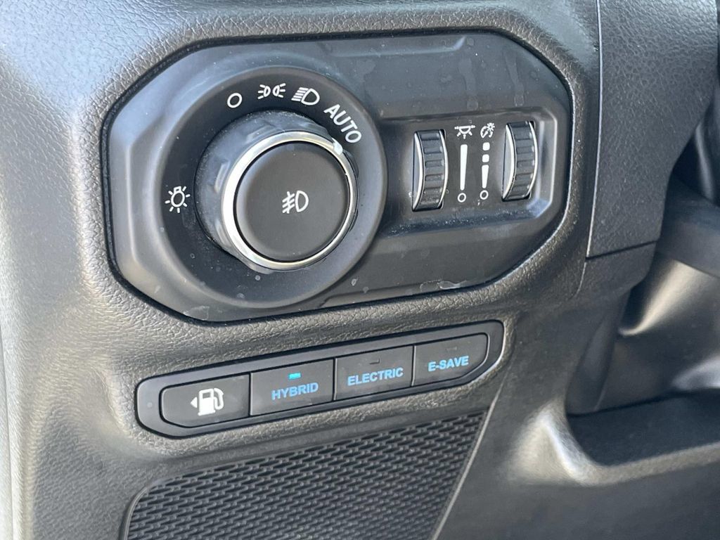 Used 2021 Jeep Wrangler Unlimited Sahara w/ Cold Weather Group AWD/4WD image 43